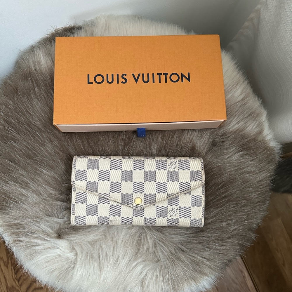 Authentic LOUIS VUITTON wallet